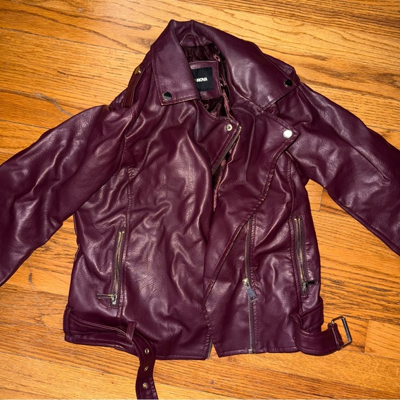 Burgundy leather jacket with belt - Picture 6 of 7